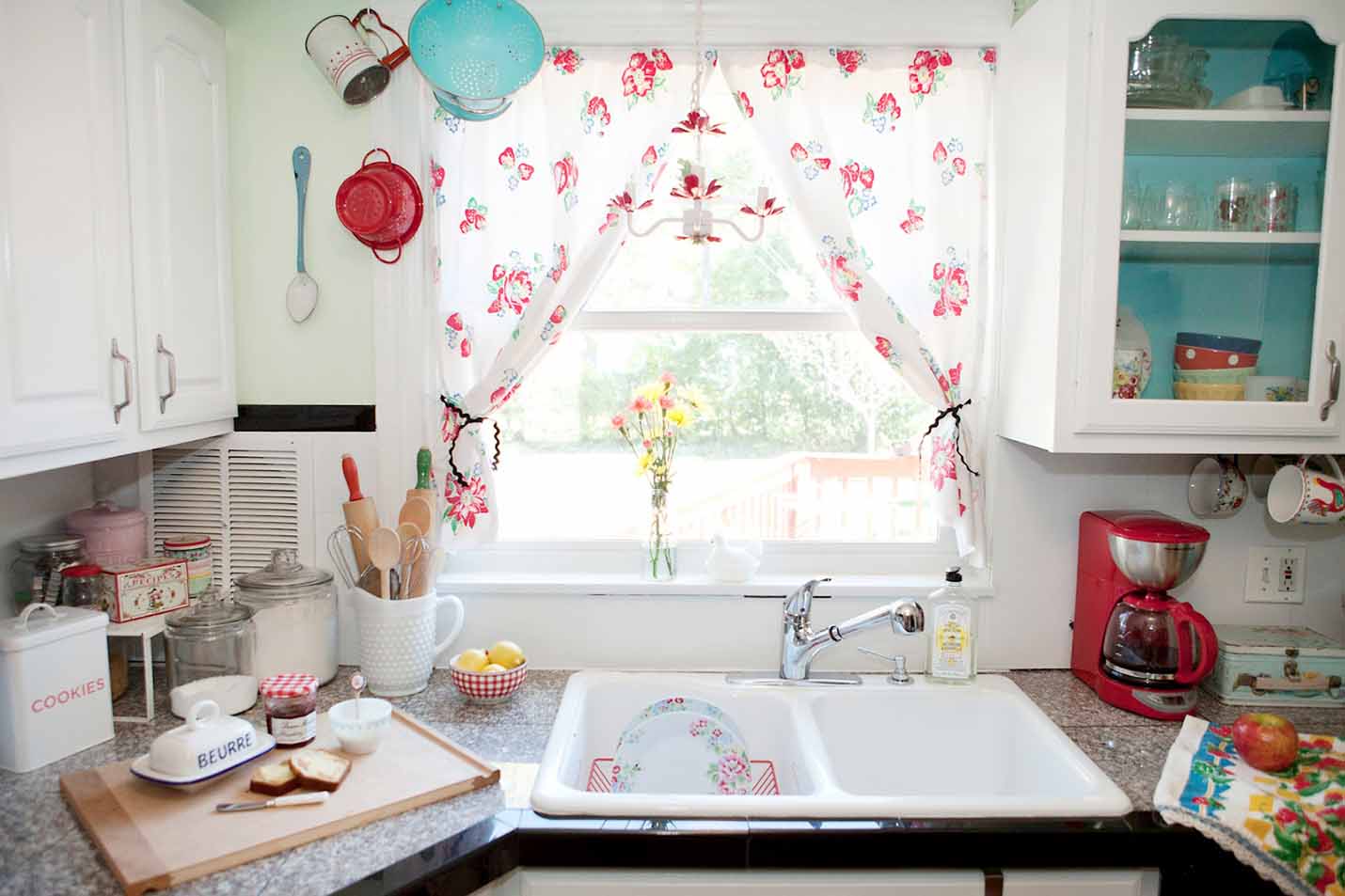 Five Best Small Kitchen Window Curtains For Your Windows