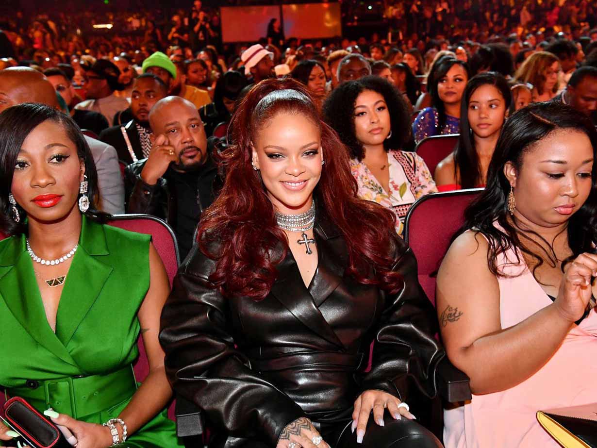 Rihanna-red-hair-bet-awards